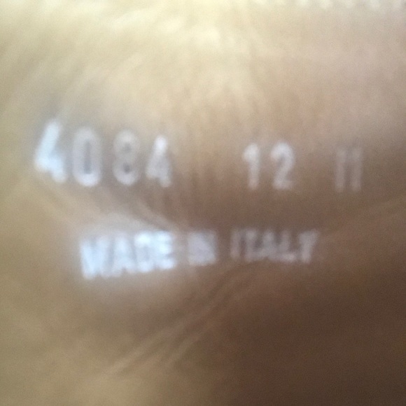 Barney’s Lug-Soled Suede Oxford - 12 - Picture 2 of 8